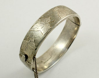 Vintage Sterling Silver Hinged Bangle Bracelet with Engraved Leaves English Hallmarked Birmingham 1965 Heavy 1.63 oz