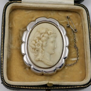 Vintage Charles Horner Early Plastic Cameo Brooch Pin: 1948 Chester Hallmarked Sterling Silver