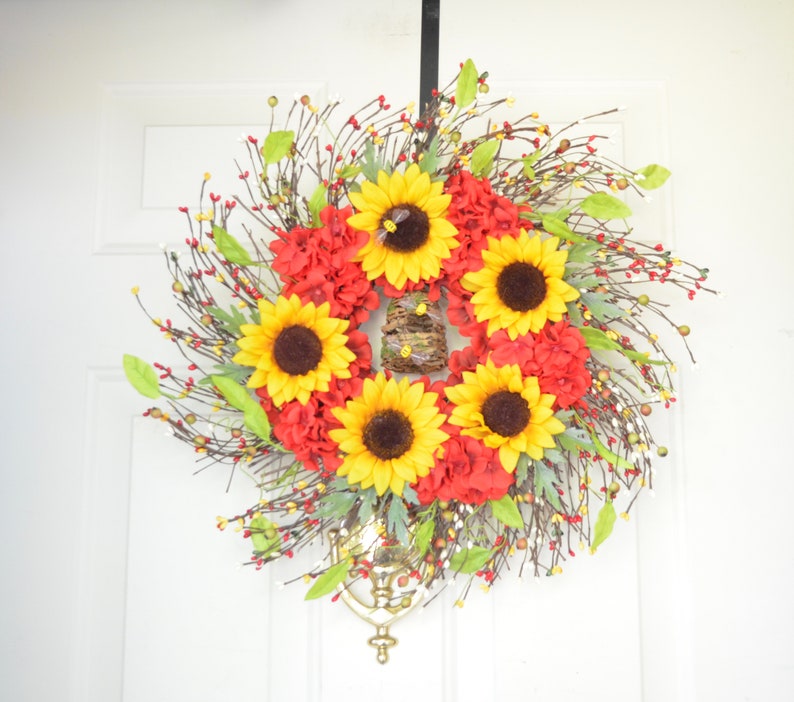 Sunflower Beehive wreath Wispy twig wreath Summer wreath image 1