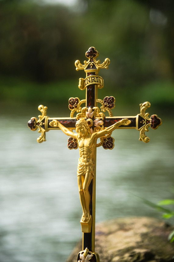 Gold INRI Crucifix Sculpture – Jesus on the Cross Home Decor