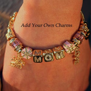 Pulsera de oro de 18 k personalizada con letras y dijes personalizados / Joyas personalizadas / Regalo para ella / Pulsera para mamá