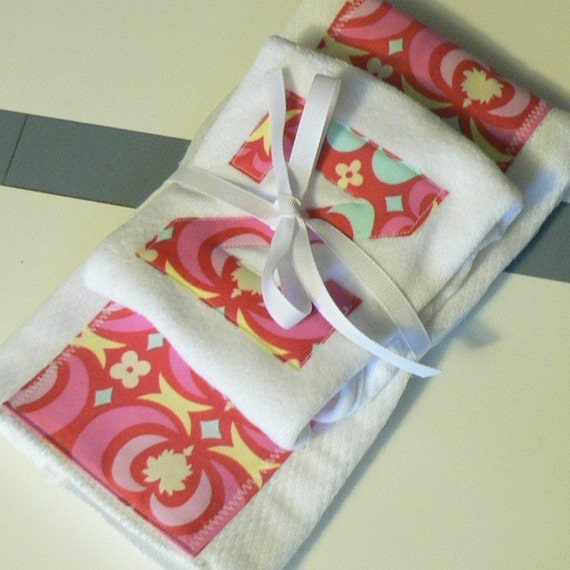Items similar to Initial Bib and Burp Cloth Gift Set on Etsy
