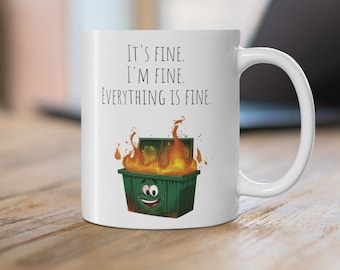 Dumpster Fire It's Fine I'm Fine Everything is Fine Kaffemugg - Rolig, Tecknad Humor - Present, Presentera Henne, Honom, Kontor, Kollega, Födelsedag