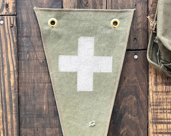 SWISS CROSS pennant - Cream color on green