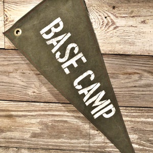Fanion en toile du camp de base