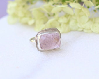 Anillo de plata de ley con kunzita rosa tallada en facetas, hecho a mano, talla 7