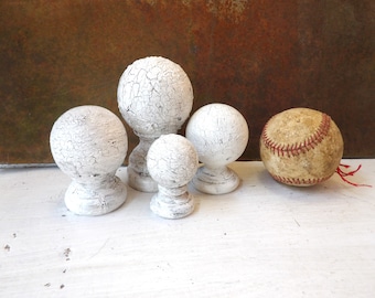 Set of 4 White wooden finials . wood shabby white distressed paint , Rustic farmhouse decor