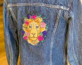 Upcycled reworked gap 1969 denim jacket. Decorated with a Lion and flowers. Machine embroidered. Medium
