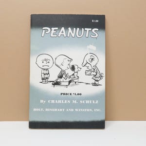 PEANUTS by Charles M Schulz Cartoons Paperback Book w Vintage 1967 Charlie Brown & Gang