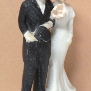 Antique Bride & Groom Cake Topper /1930 Ceramic Bisque Wedding Couple/ Small Vintage Figurine image 2