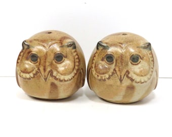 UCTCI Owl Salt & Pepper Set/ Vintage Stoneware Pottery Shakers/ Woodland Bird