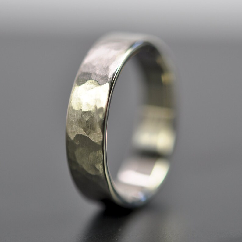 Men�s 5mm White Gold Hammered Wedding Band 14K Palladium