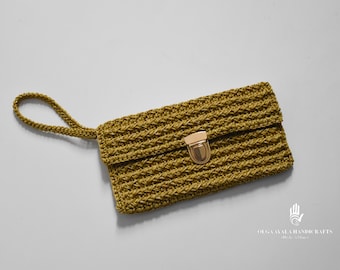 Crocheted Metallic Gold Wristlet Bag