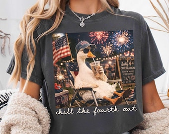 Chill the Fourth Out PNG, Goose 4 juillet Png, Funny Patriotic Goose Ice Drink Coffee, Fête de l'indépendance, Ambiance rétro USA, Goose Summer PNG