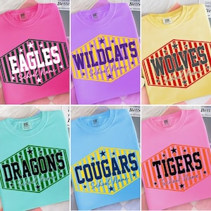 Mascota personalizada a rayas neón PNG, logotipo de mascota de equipo PNG, día de partido deportivo, diseño de mascota para el espíritu escolar, PNG de regreso a clases, camiseta con el nombre del equipo de porristas