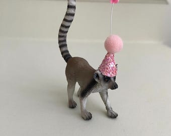 Lemur Cake Topper – Safari Birthday Decoration with Glitter Hat, Balloon