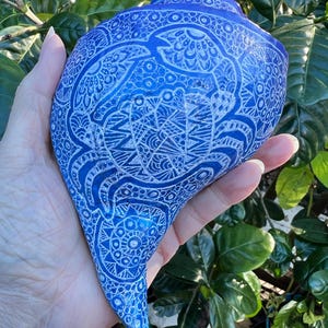 Hand Painted Channel Whelk Shell 8” - Crabs