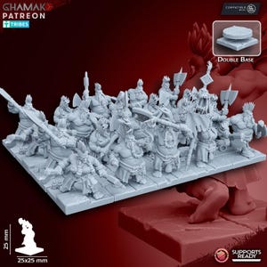 Könnte beinhalten: Eine Ansammlung grauer Miniaturfiguren von Fantasy-Kriegern, die jeweils eine Waffe halten, angeordnet auf einer rechteckigen Basis. Die Basis misst 2,5x2,5 cm. Das Bild enthält den Text "GHAMAK PATREON TRIBES" und "DOUBLE BASE".