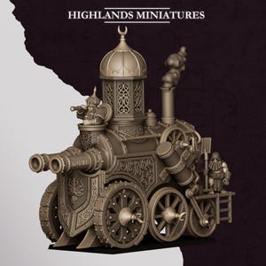 Puede incluir: Un modelo en miniatura monocromático de una locomotora de vapor con intrincados patrones de filigrana, una torre abovedada con un remate de media luna, cañones frontales dobles y dos pequeñas figuras en la máquina y la plataforma trasera.