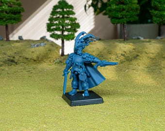 Sunland Captain with Pistol – Highland Miniatures – Human Empire Hero – Fantasy Resin Miniature for Wargames 28mm 32mm