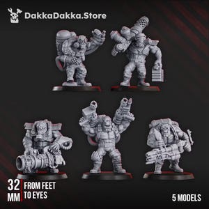 Puede incluir: Cinco figuras en miniatura de resina gris sin pintar que representan personajes humanoides musculosos con máscaras de gas, armas pesadas y mochilas. El texto DakkaDakka.Store y 32 MM FROM FEET TO EYES son visibles en la imagen.