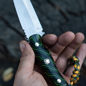 Innovative products with special workmanship, amazing desing knife, iron man knife, green knife, unique knives