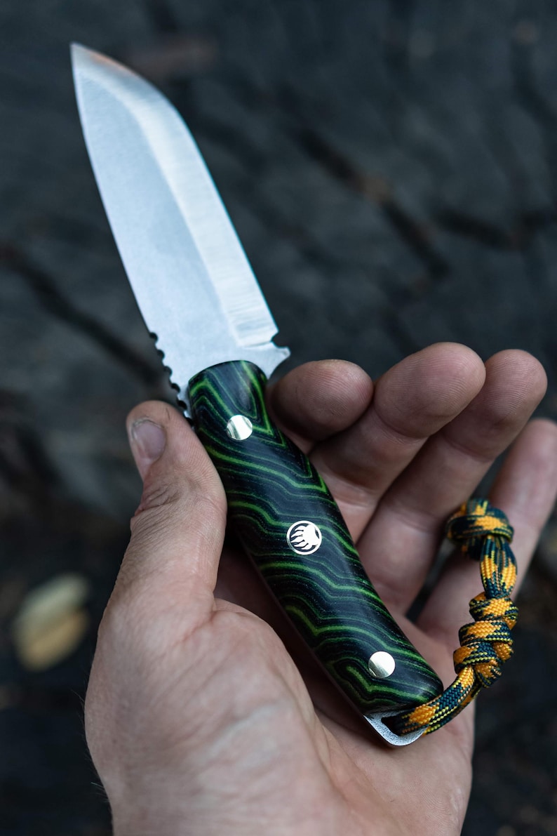 Innovative products with special workmanship, amazing desing knife, iron man knife, green knife, unique knives