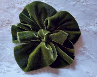 Green Velvet Ribbon Rose Fabric Flower Floral Applique Garden Hat Bow Corsage Pageant Bridal Dress Lapel Pin Hair Accessory Embellishment