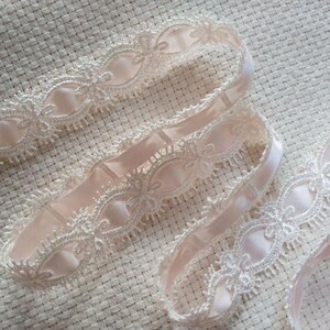 Bordure en dentelle brodée BLUSH avec empiècement en satin, ruban pour poupée, chapeau, journal indésirable, couture lente, embellissement de robe de mariée vintage