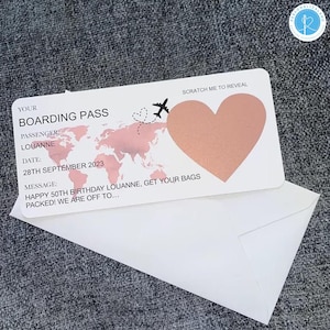 Carte d'embarquement personnalisée. Cadeau de voyage personnalisé, grattez et révélez la destination. Cadeau d'anniversaire original et romantique