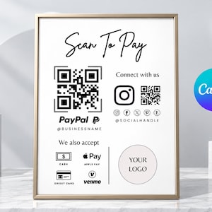 Könnte beinhalten: Ein rechteckiges Schild in einem dünnen goldenen Rahmen mit dem Text Scan To Pay, einem großen QR-Code für PayPal und einem Bereich für Social-Media-Profile. Es enthält Symbole für Cash, Apple Pay und Venmo sowie einen Platzhalter für ein Logo.