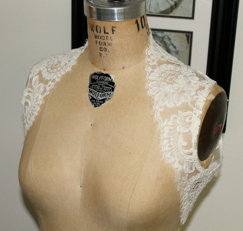 Sleeveless Keyhole Back Alencon Lace Bridal Bolero image 3