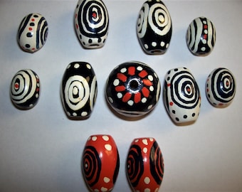 VINTAGE 1970's HAND PAINTED Wooden Beads/ Set of 11 Beads/ Jewelry Making/ Crafting supplies/Kid's Art Project
