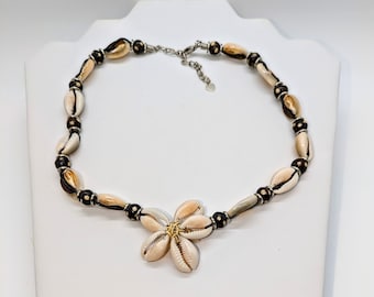 Sea Shell Choker/Vintage 2000 Choker/Beach Jewelry/Sea Shell Necklace/Resort Wear Jewelry/Shell Jewelry/Cowrie Shell Choker/Hawaiian Jewelry