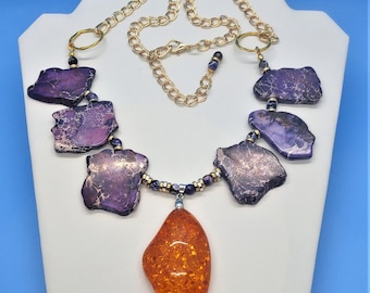 Collar llamativo de jaspe morado y resina fósil, joyería occidental