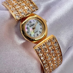 Vintage Le Jour Gold Tone Women’s  Watch Bangle Cuff Mother Of Pearl Dial dainty preppy chic crystals rhinestones hide and seek peek a boo