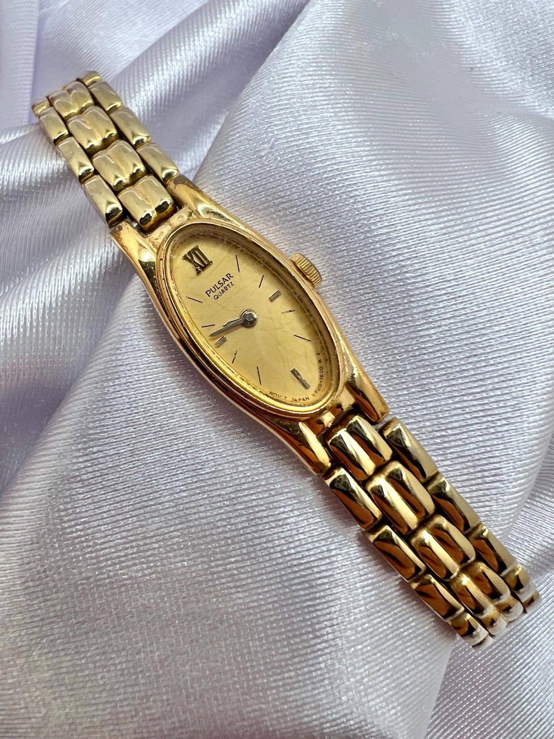 Oval Thin Pulsar Gold Tone Stainless V220-6190 Dainty Petite Watch