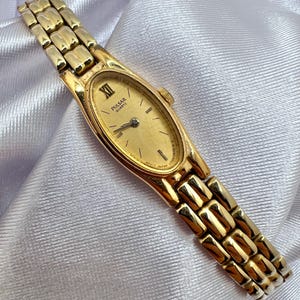 Oval  Thin Pulsar  Gold Tone Stainless V220-6190 Dainty Petite Watch sophisticated