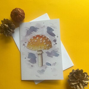 Jonge vliegenzwam natuur aquarel wenskaart | Natuurlijke aquarel botanische geïllustreerde print | Cadeau voor paddenstoelenliefhebbers
