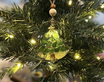 Adorno navideño de vidrio marino de Guam con temática costera