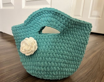 Wearable art series: introducing “Ocean Angel accessory bag”!! This is made of super bulky #6  chenille 100% polyester yarn.