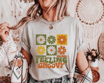 Retro Daisy Graphic Tee: Feeling Groovy 70s Style T-Shirt