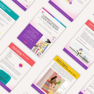 Puede incluir: Una colecci&oacute;n de folletos con bordes coloridos y texto. El folleto central dice "Understanding Your ADHD Brain" con texto adicional. Otros folletos tratan temas como la impulsividad y la b&uacute;squeda de un diagn&oacute;stico.