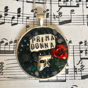 Prima Donna Pendant