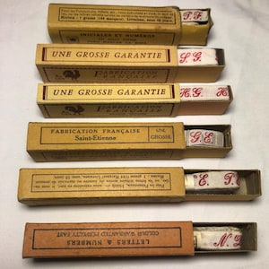 Vintage French Boxed Wäschemarker Baumwolltuch Etiketten verschiedene Initialen