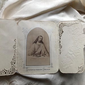 Antieke Franse doorboorde kant souvenir eerste communie heilige gebedskaart c1900