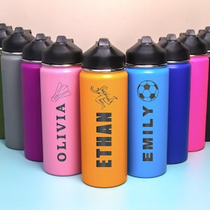 Botella de agua personalizada, Botella de agua con nombre personalizado, Regalo deportivo, Botella de agua deportiva personalizada, Regalo para miembro del equipo, Botella de agua con nombre tallado