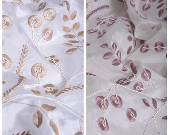 Transparent broderat tyg, måttbeställt för gardiner, romerska persienner, persienner, kappor och heminredning. Vit/rosa/gyllenbeige