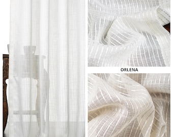 Broderat randigt, skirt tyg, metervara för ljusfiltrerande gardiner, rullgardiner, swags och heminredning. Krämvit/ljusbeige/elfenbensbeige