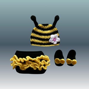 Crochet Bumble Bee Baby Outfit: Newborn Costume, Hat & Shoes
